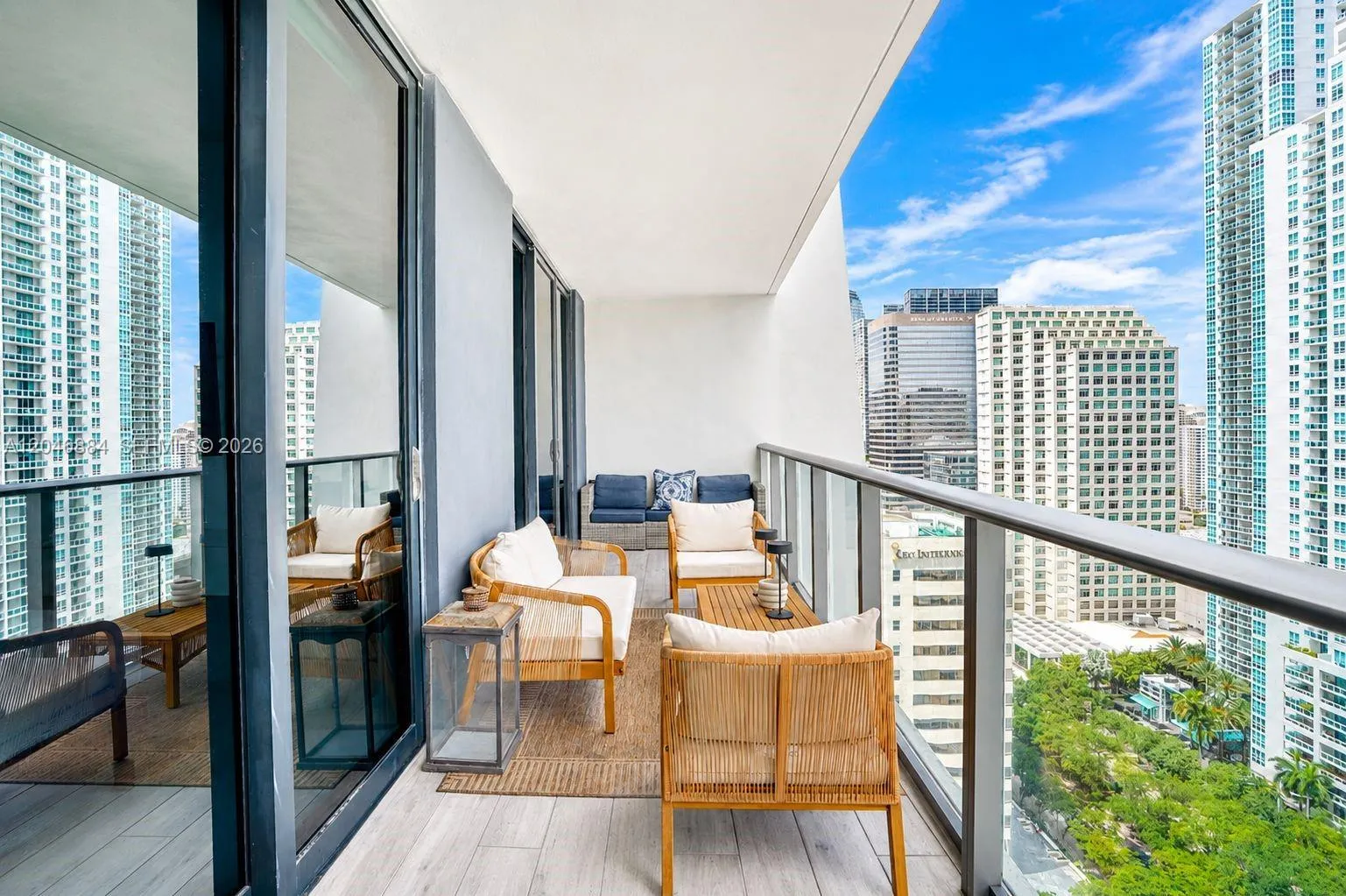 Foto de propiedad en 1010 Brickell Avenue 2402, Miami, FL 33131 Miami con MLS# 