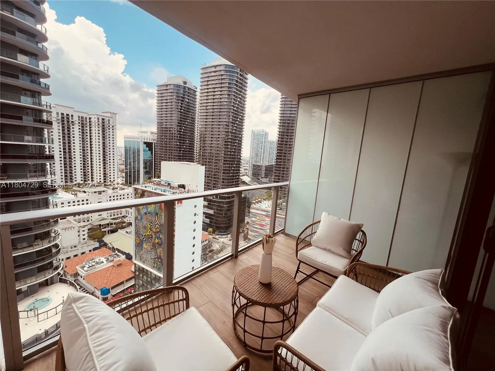 Foto de propiedad en 1010 Brickell Avenue 2710, Miami, FL 33131 Miami con MLS# 