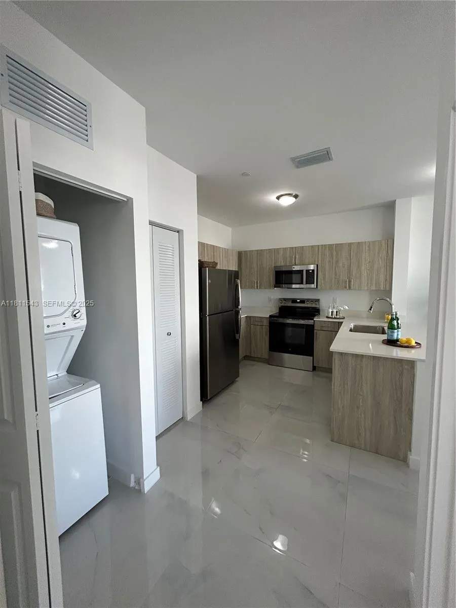 En Renta 1010 SW 69th Avenue 104, Miami, FL 33144, Miami, FL 33144