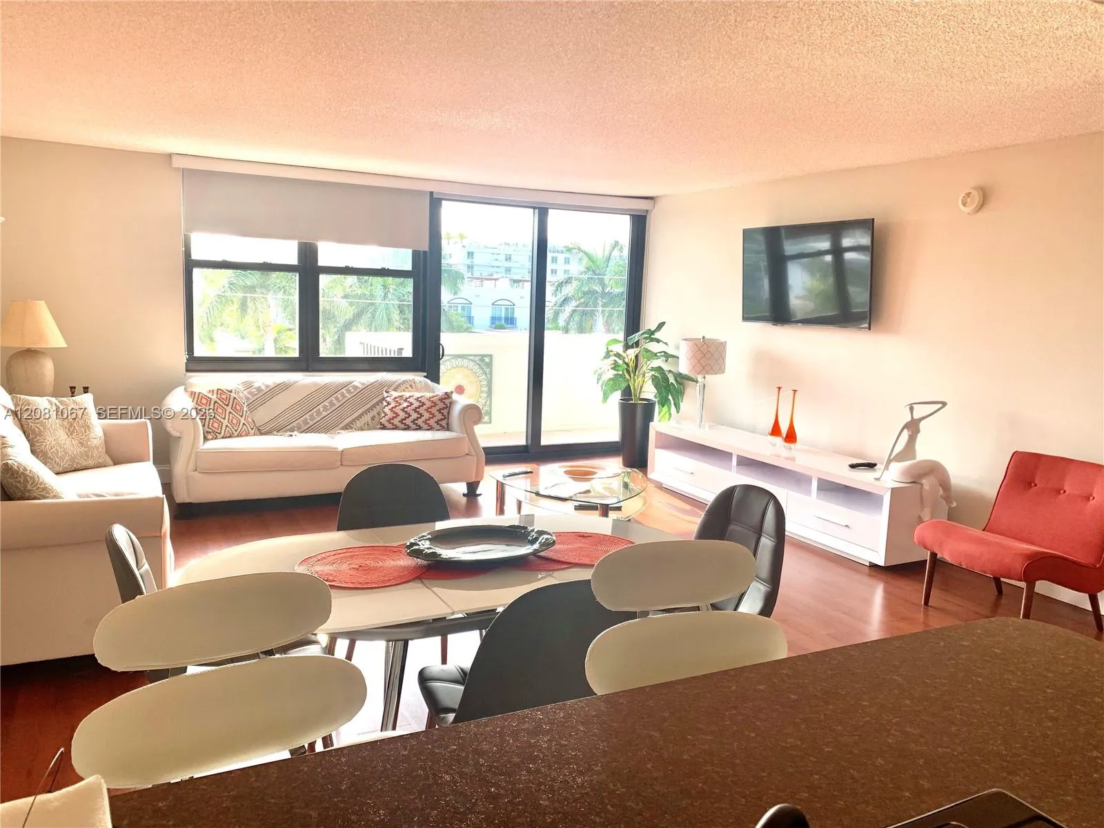 Foto de propiedad en 10101 E Bay Harbor Drive 401, Bay Harbor Islands, FL 33154 Bay Harbor Islands con MLS# 