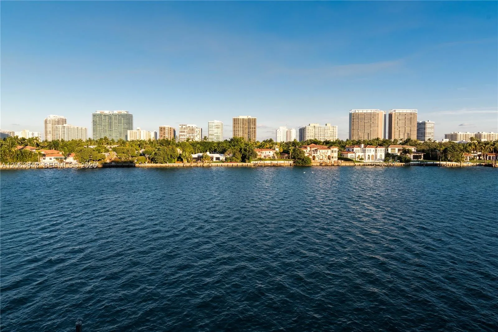 Foto de propiedad en 10101 E Bay Harbor Drive 404, Bay Harbor Islands, FL 33154 Bay Harbor Islands con MLS# 