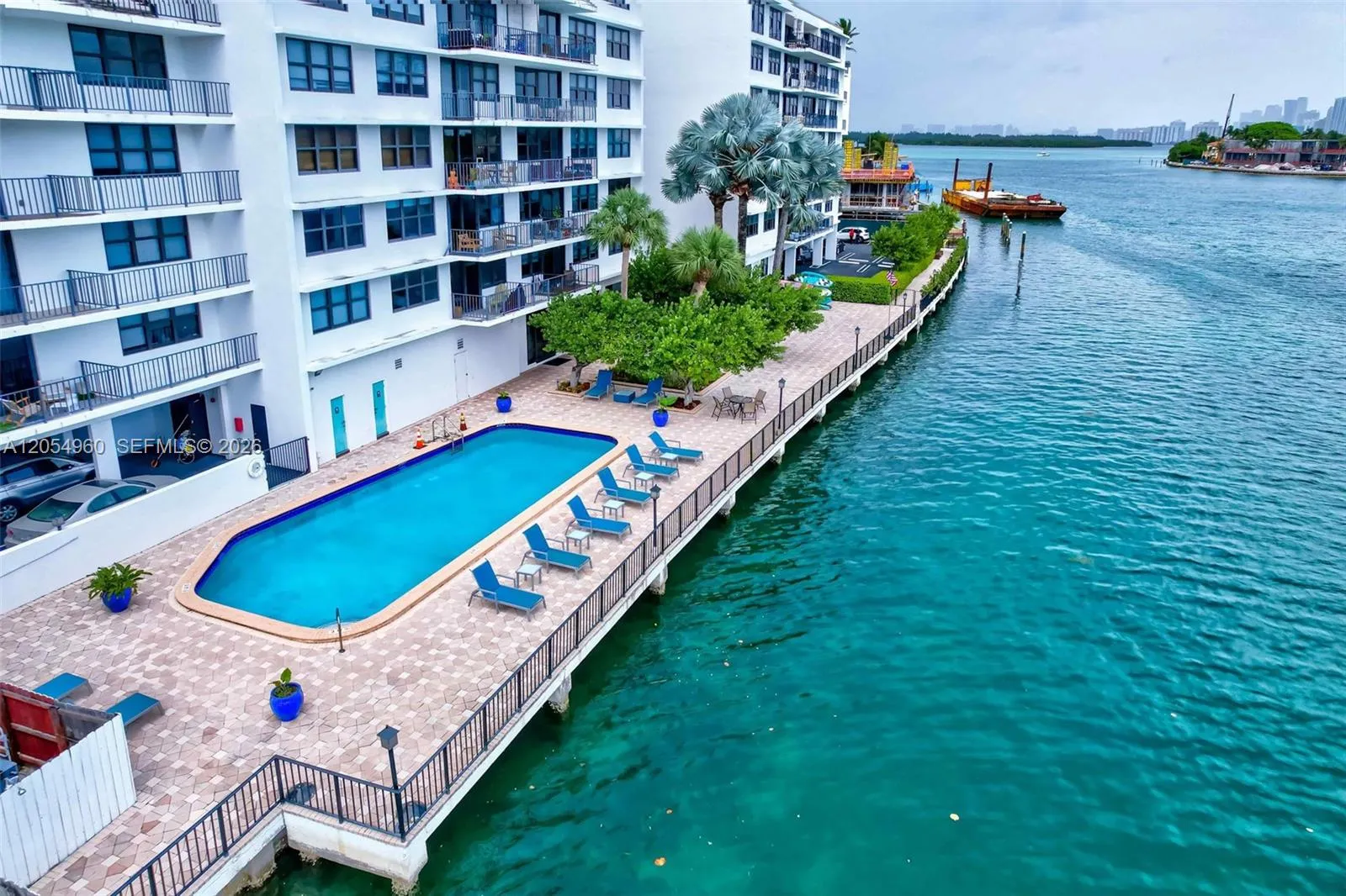 Foto de propiedad en 10101 E Bay Harbor Drive 502, Bay Harbor Islands, FL 33154 Bay Harbor Islands con MLS# 