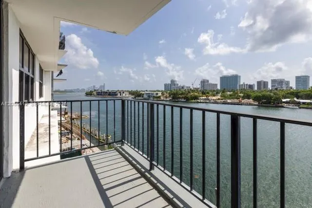 Foto de propiedad en 10101 E Bay Harbor Drive 504, Bay Harbor Islands, FL 33154 Bay Harbor Islands con MLS# 