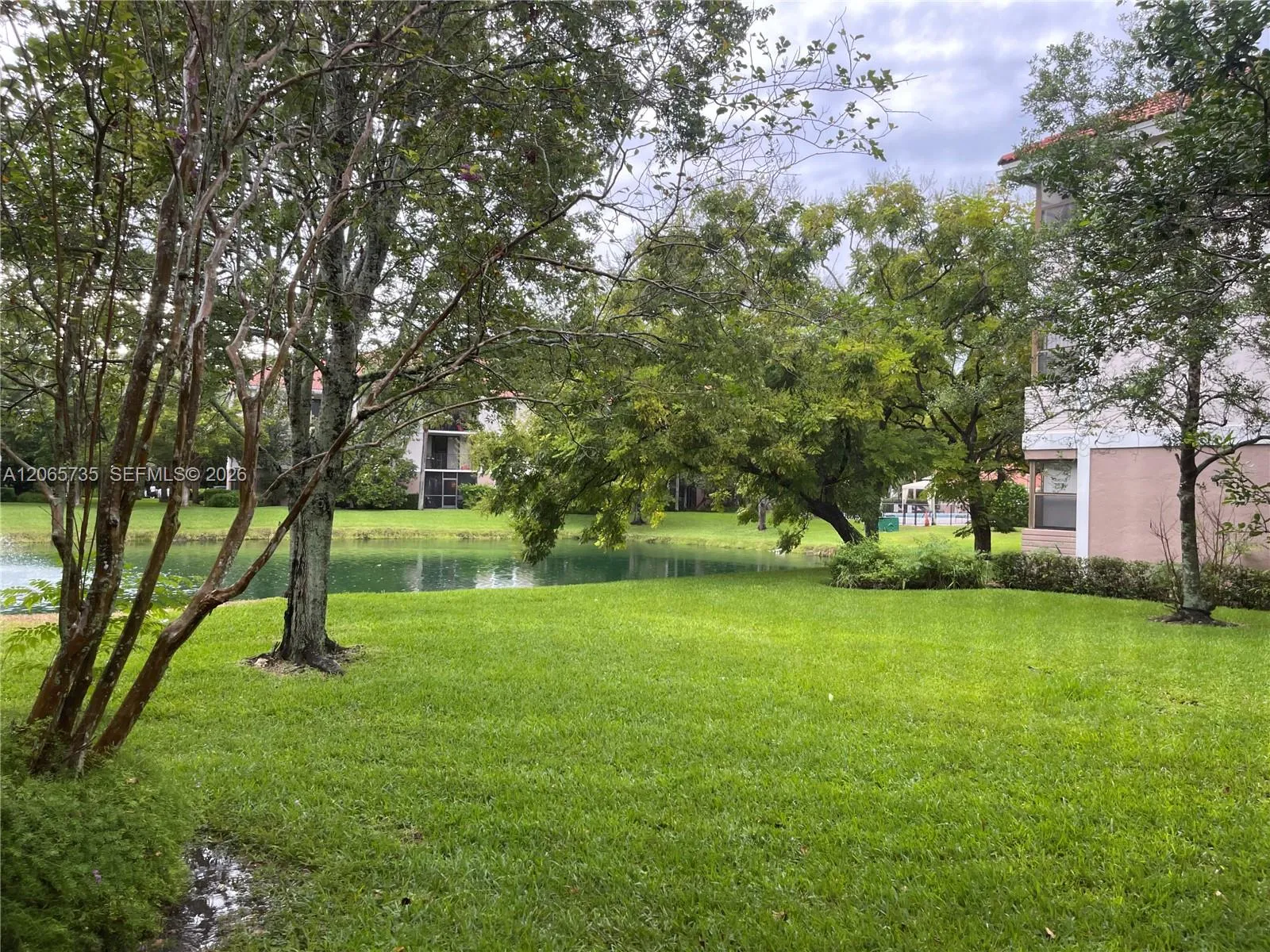 Foto de propiedad en 10101 W Sunrise Boulevard 106, Plantation, FL 33322 Plantation con MLS# 