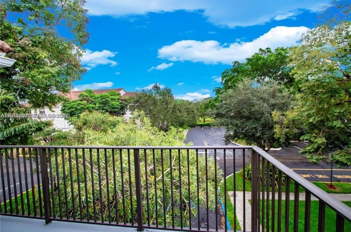 Foto de propiedad en 10105 W Sunrise Boulevard 303, Plantation, FL 33322 Plantation con MLS# 