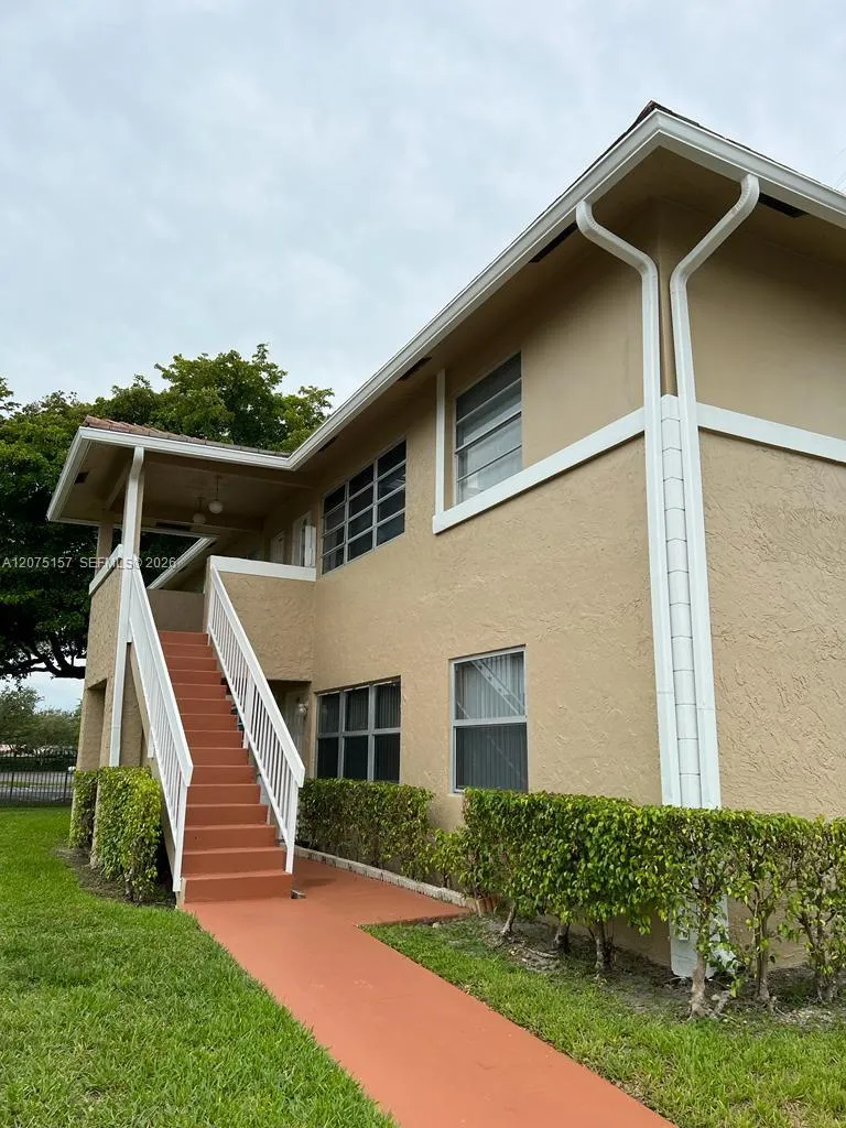 Foto de propiedad en 10112 Twin Lakes Drive 11-E, Coral Springs, FL 33071 Coral Springs con MLS# 