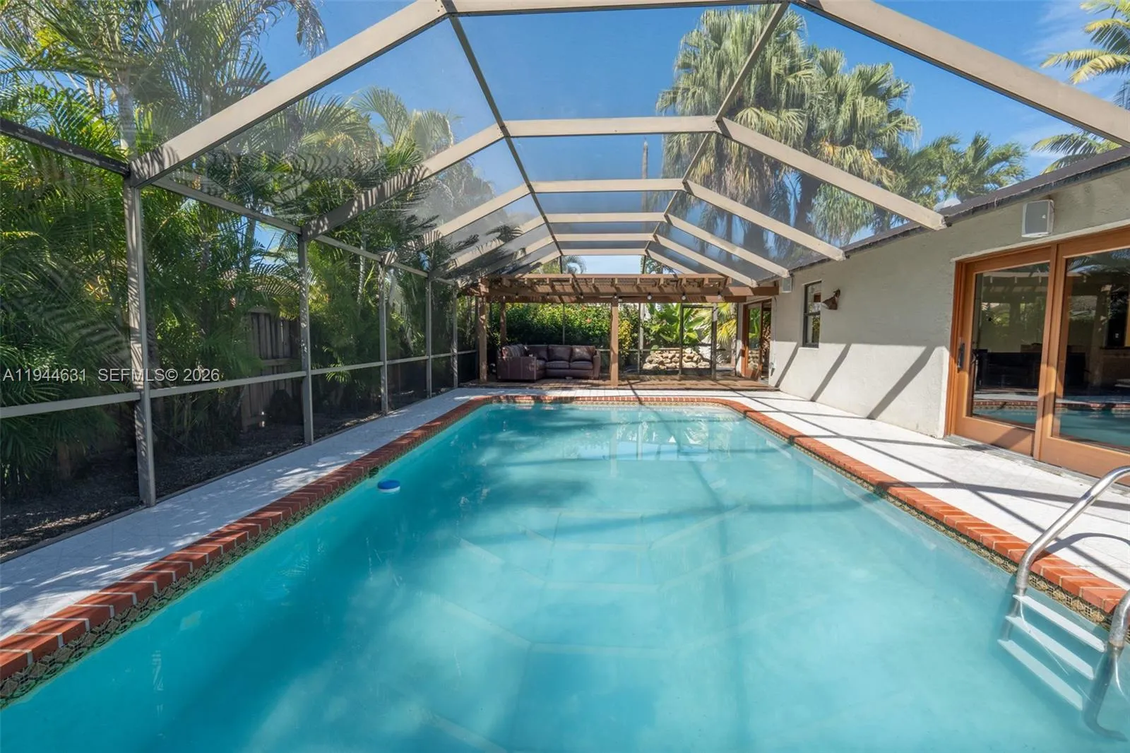 Foto de propiedad en 10116 SW 144th Place, Miami, FL 33186 Miami con MLS# 