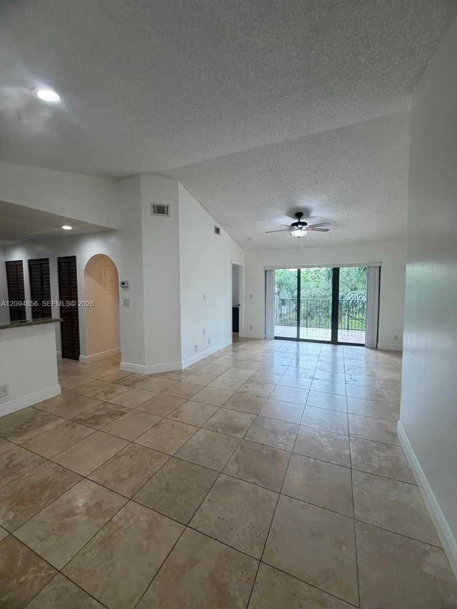 En Renta 10125 W Sunrise Boulevard 303, Plantation, FL 33322, Plantation, FL 33322