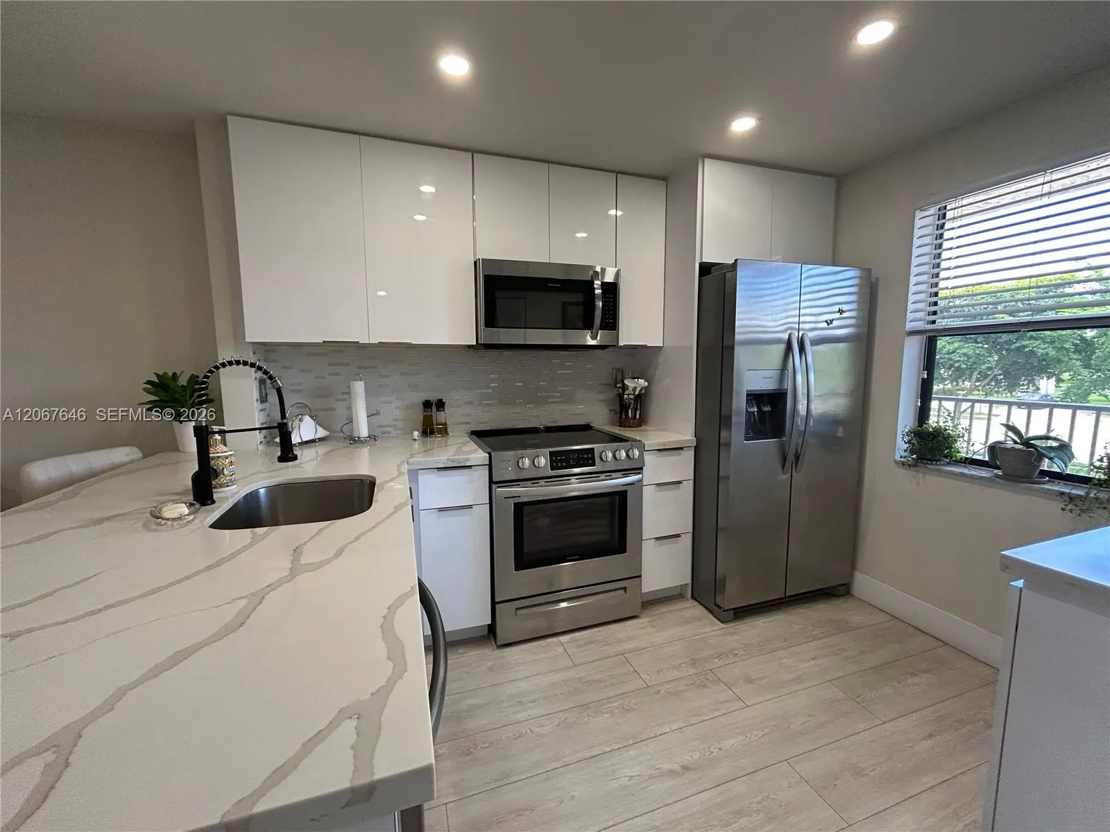 Foto de propiedad en 10130 Sunrise Lakes Boulevard 207, Sunrise, FL 33322 Sunrise con MLS# 