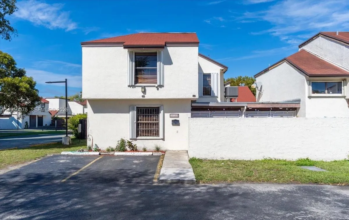 Foto de propiedad en 10133 NW 5th Terrace 36, Miami, FL 33172 Miami con MLS# 