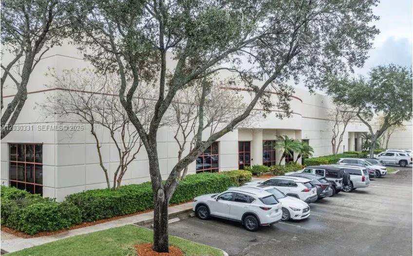 Foto de propiedad en 10133 Usa Today Way, Miramar, FL 33025 Miramar con MLS# 