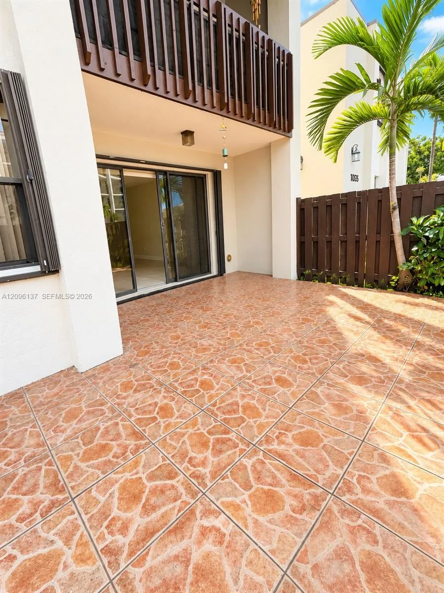 En Venta 10135 NW 9th St Circle 5-106, Miami, FL 33172, Miami, FL 33172