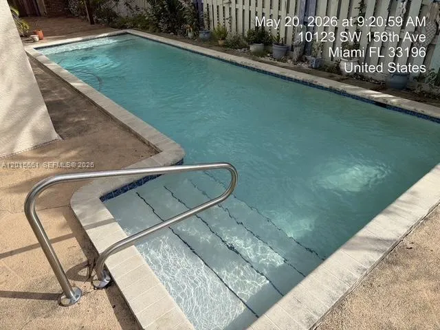 Foto de propiedad en 10135 SW 156th Avenue, Miami, FL 33196 Miami con MLS# 