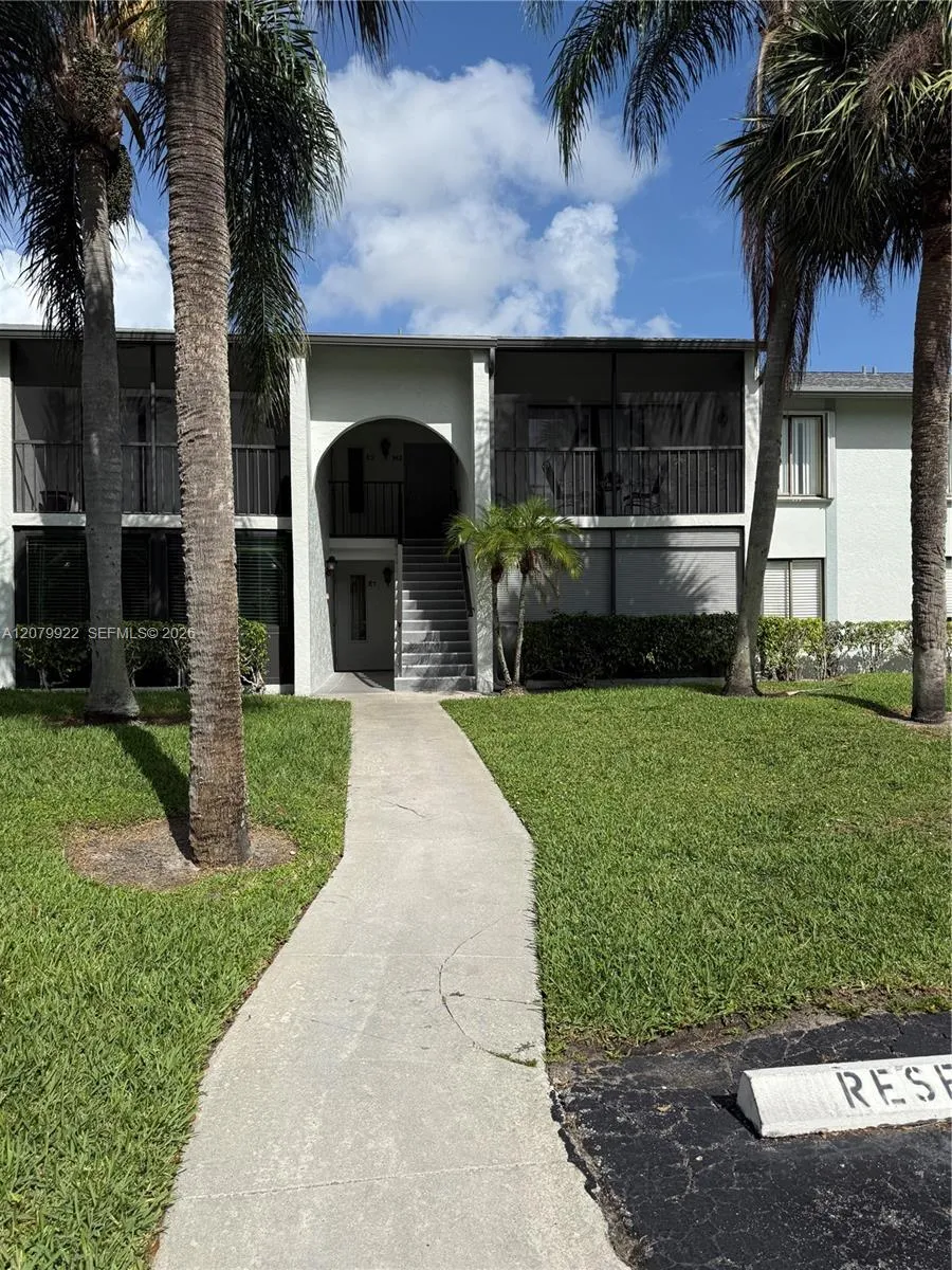 Foto de propiedad en 1014 Green Pine Boulevard H1, West Palm Beach, FL 33409 West Palm Beach con MLS# 