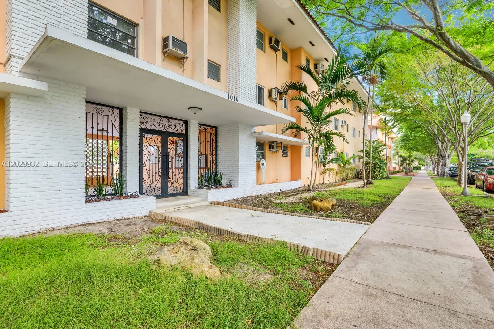 Foto de propiedad en 1014 Salzedo Street 211, Coral Gables, FL 33134 Coral Gables con MLS# 