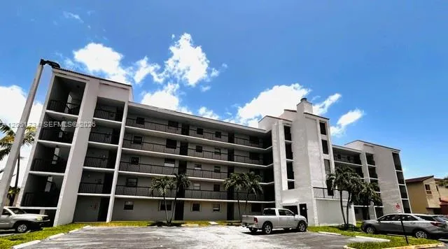 Foto de propiedad en 10145 NW 9th St Circle 7-505, Miami, FL 33172 Miami con MLS# 