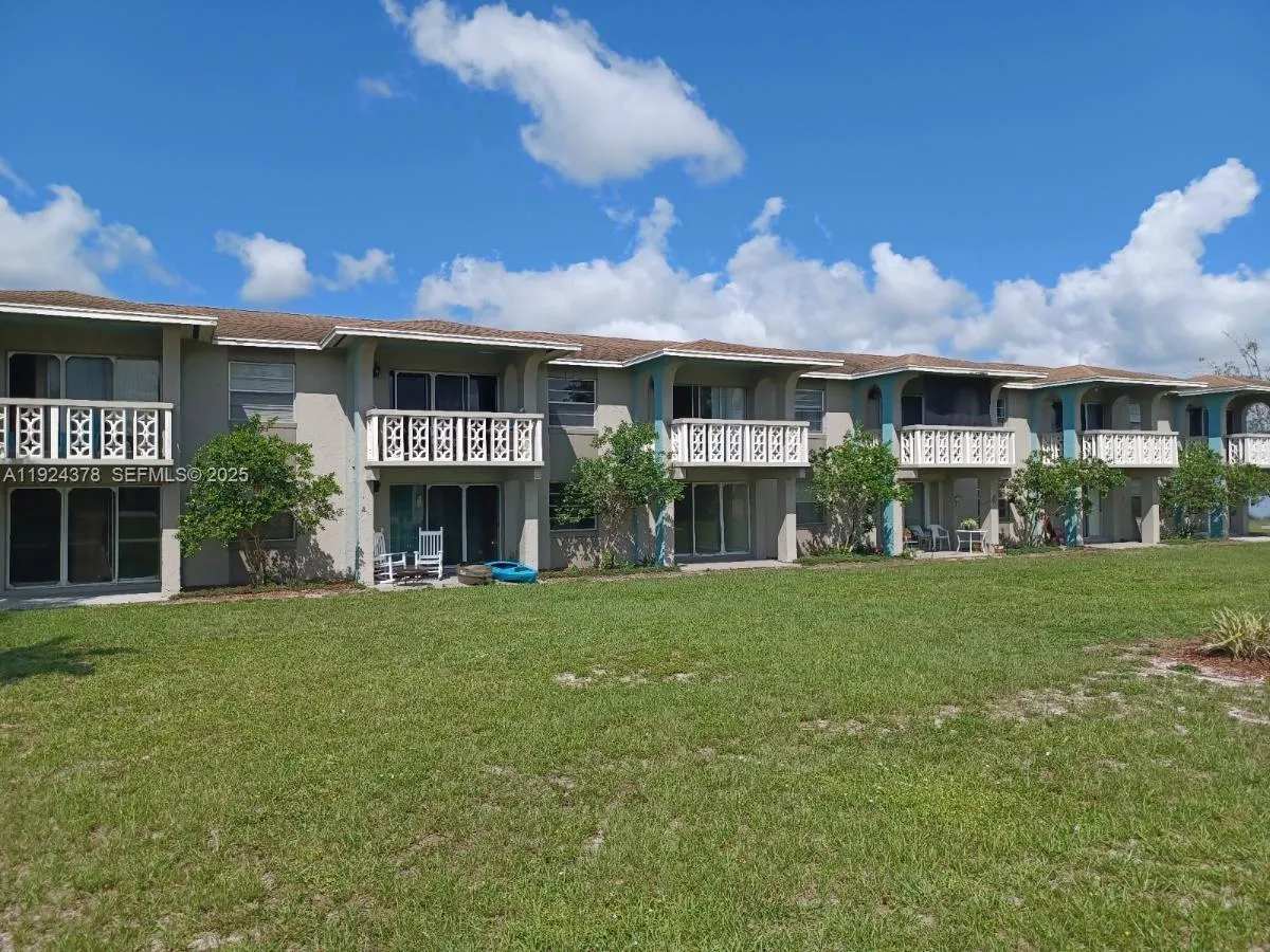 Foto de propiedad en 1015 Lakeview Drive, Sebring, FL 33870 Sebring con MLS# 