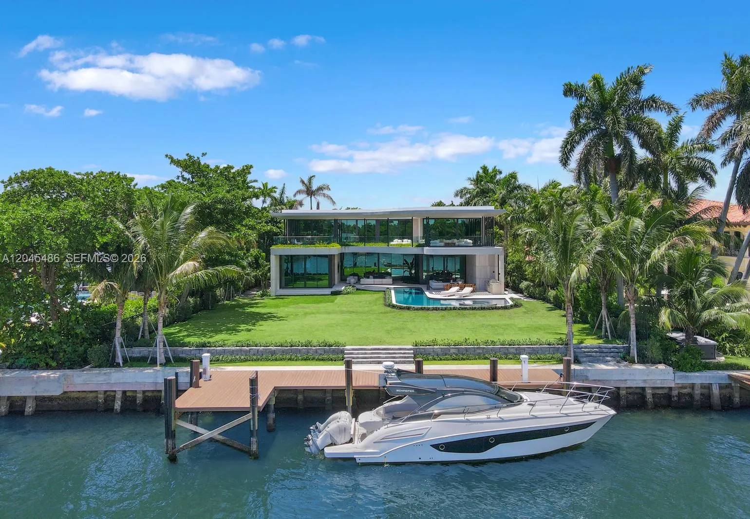 Foto de propiedad en 1015 S Southlake Drive, Hollywood, FL 33019 Hollywood con MLS# 