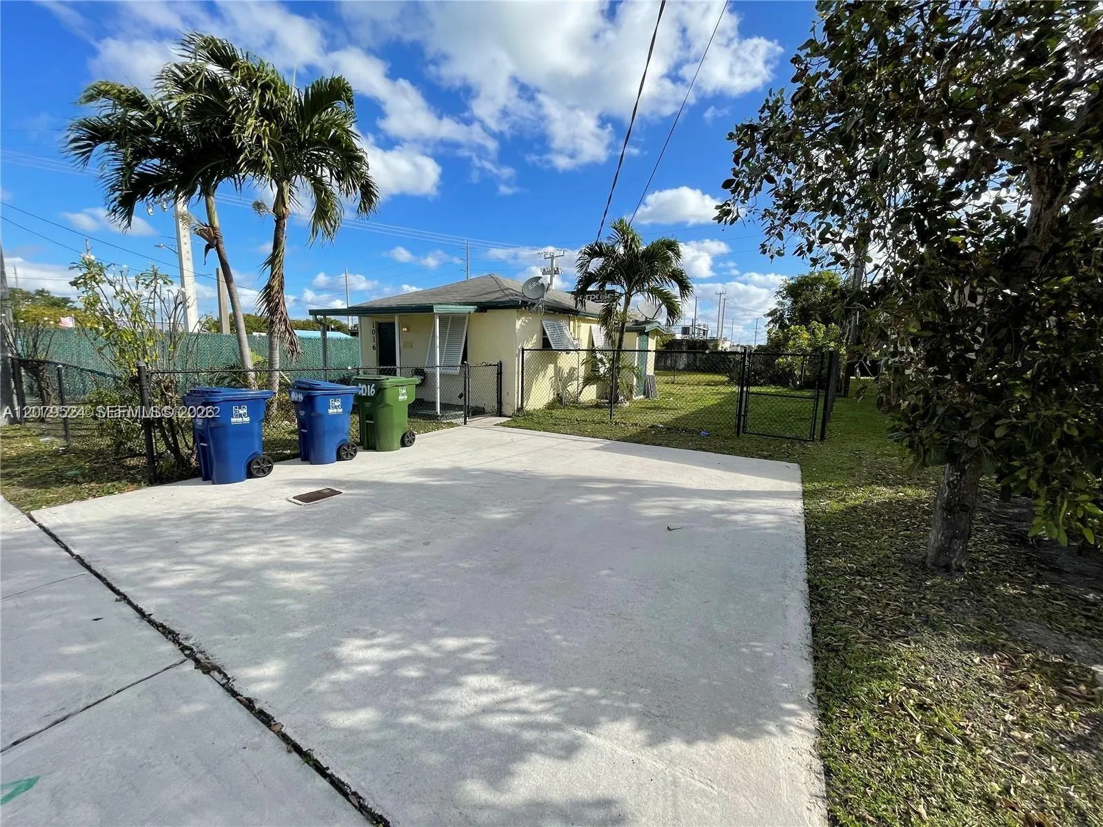 Foto de propiedad en 1016 NW 1st Avenue, Hallandale Beach, FL 33009 Hallandale Beach con MLS# 