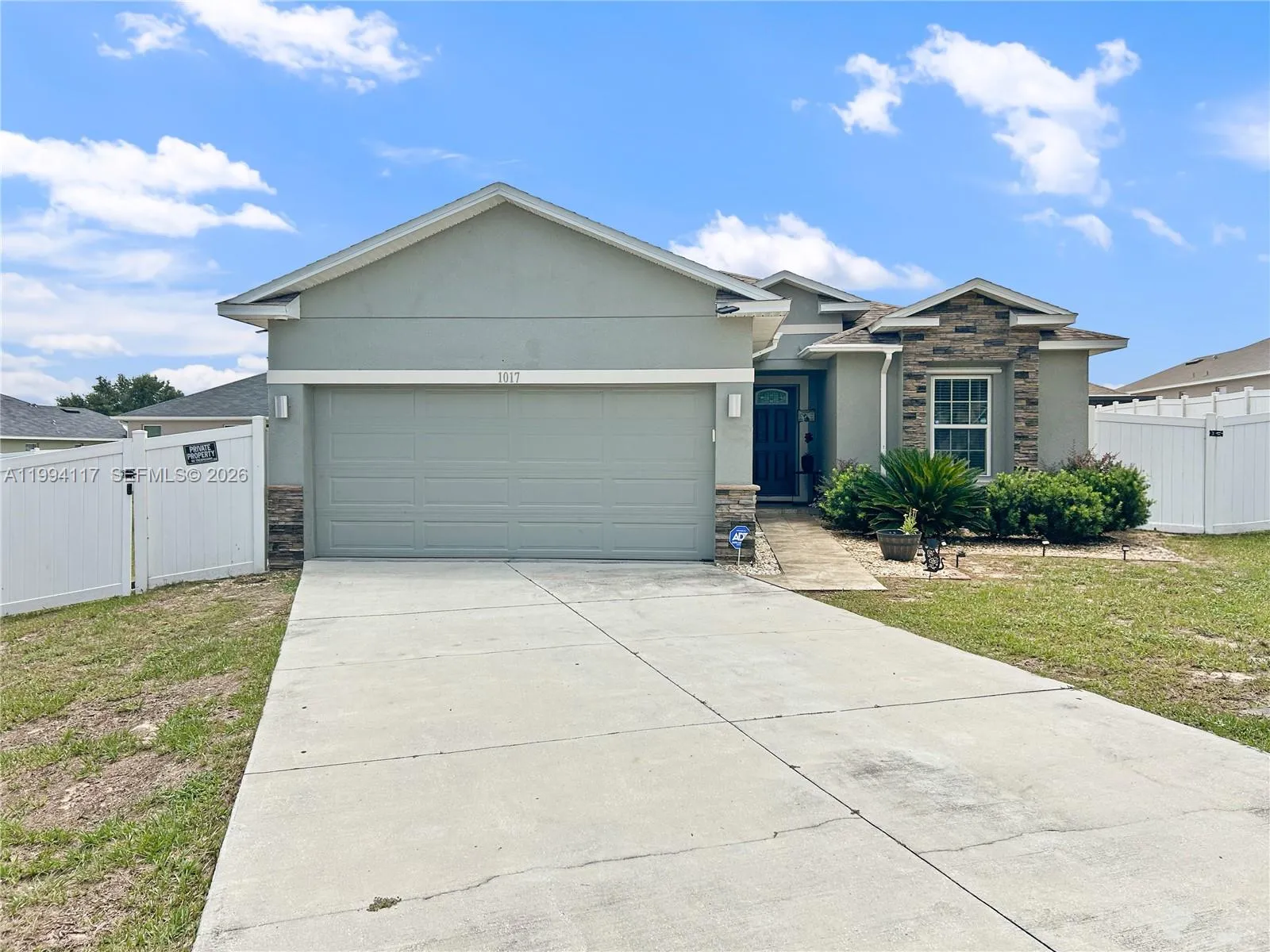 Foto de propiedad en 1017 Fraser Place, FL 34759  con MLS# 
