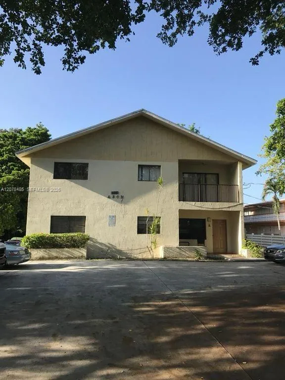 Foto de propiedad en 1017 SW 8th Street A, Hallandale Beach, FL 33009 Hallandale Beach con MLS# 