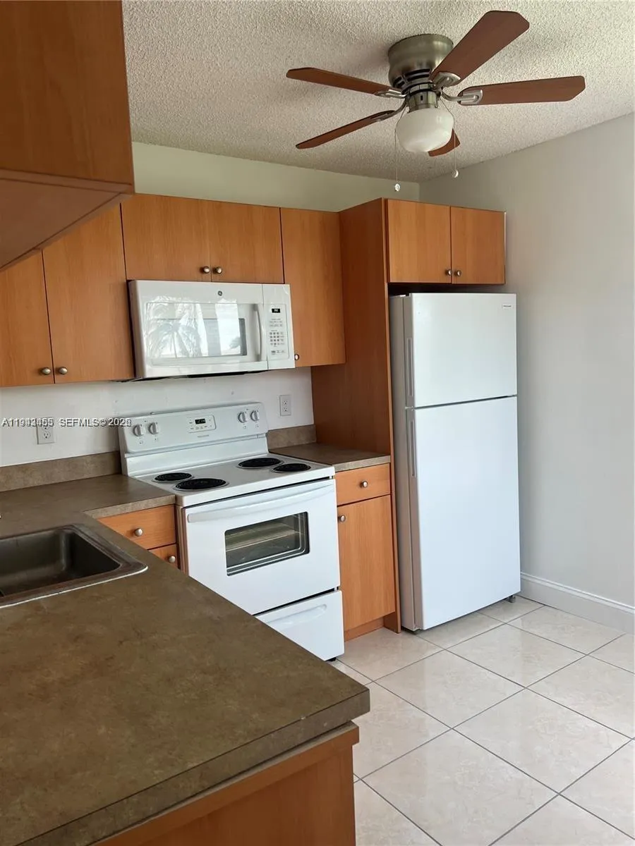 Foto de propiedad en 1017 Washington Circle 1017-I, Homestead, FL 33034 Homestead con MLS# 