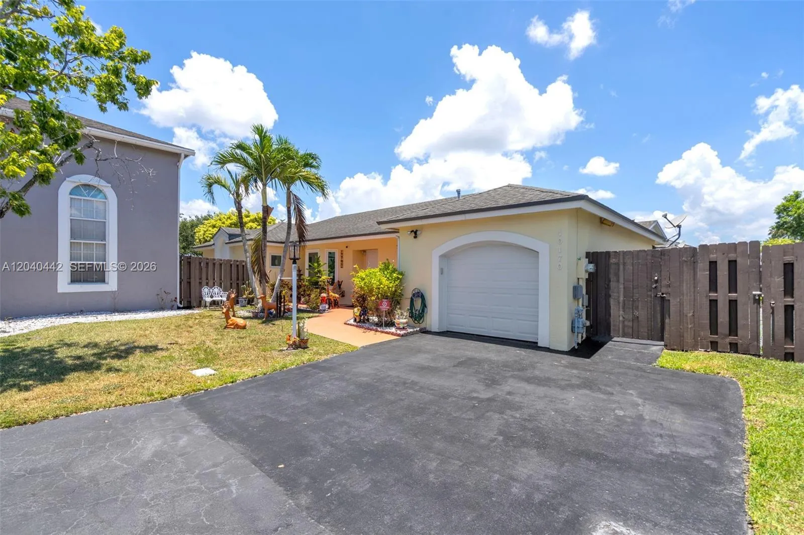 Foto de propiedad en 10170 NW 54th Terrace, Doral, FL 33178 Doral con MLS# 