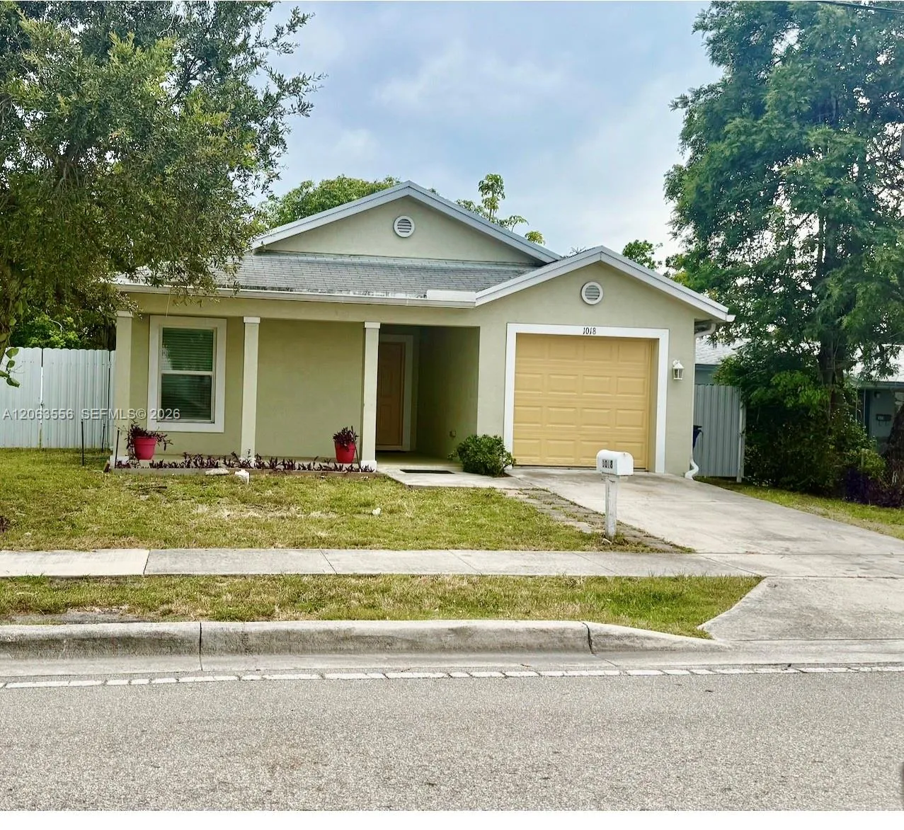 Foto de propiedad en 1018 Foster Road, Hallandale Beach, FL 33009 Hallandale Beach con MLS# 