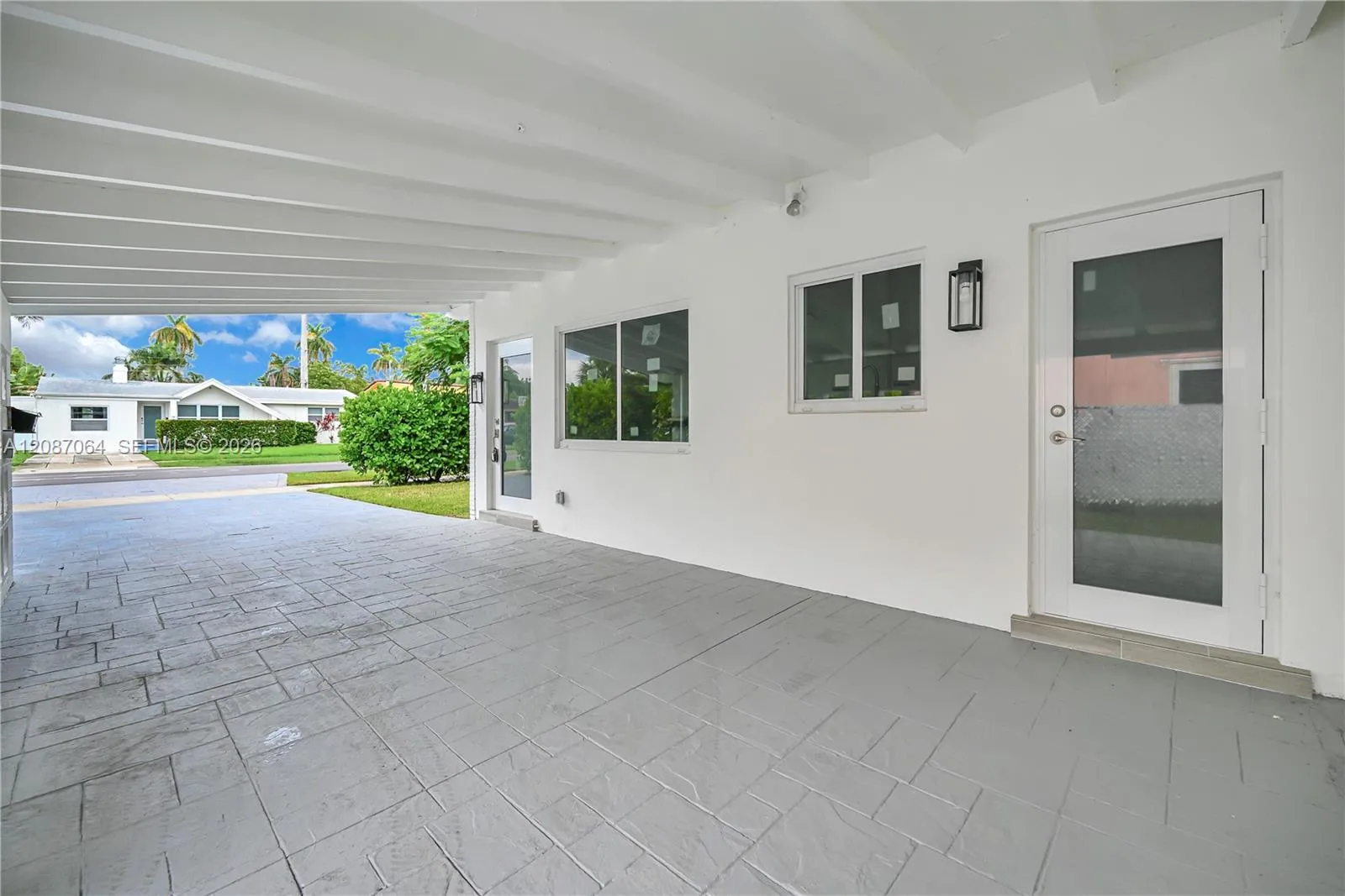 En Venta 1018 NE 7th Street, Hallandale Beach, FL 33009, Hallandale Beach, FL 33009