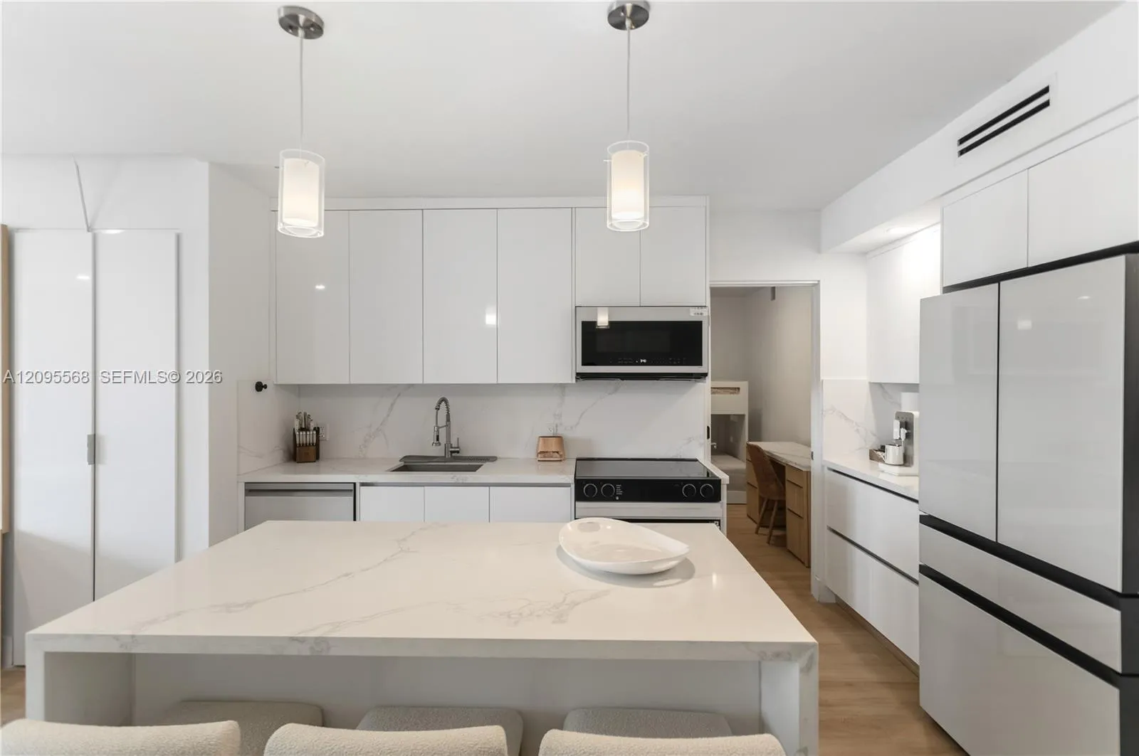 En Renta 10185 Collins Avenue 722, Bal Harbour, FL 33154, Bal Harbour, FL 33154
