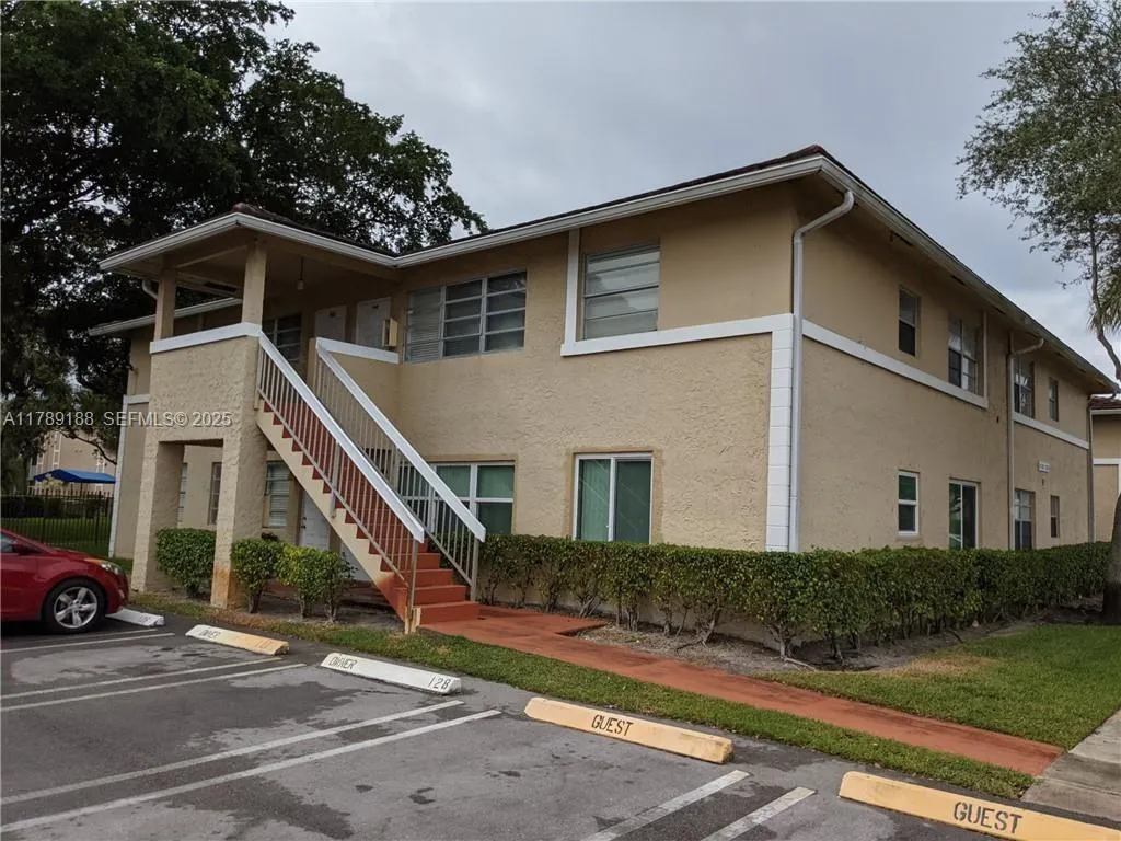Foto de propiedad en 10192 Twin Lakes Drive 14-F, Coral Springs, FL 33071 Coral Springs con MLS# 