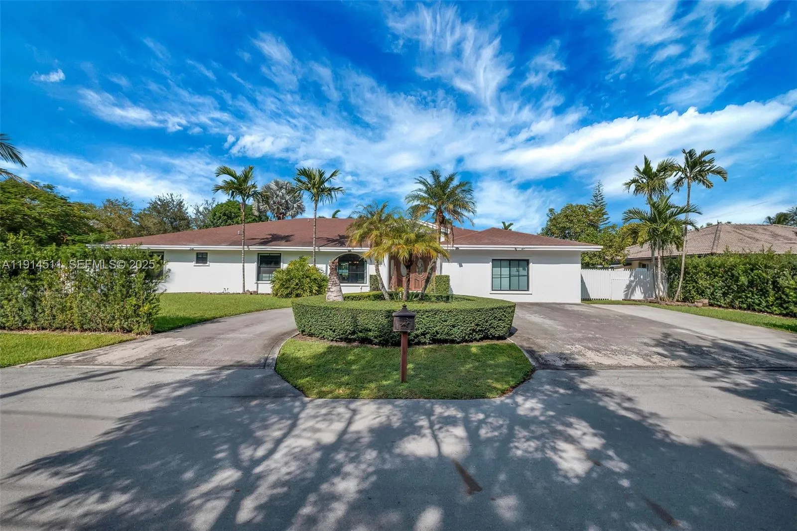 Foto de propiedad en 10195 NW 26th Street, Doral, FL 33172 Doral con MLS# 