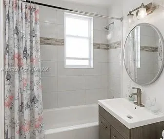 Foto de propiedad en 1020 NW 143 Street #Front, Miami, FL 33168 Miami con MLS# 