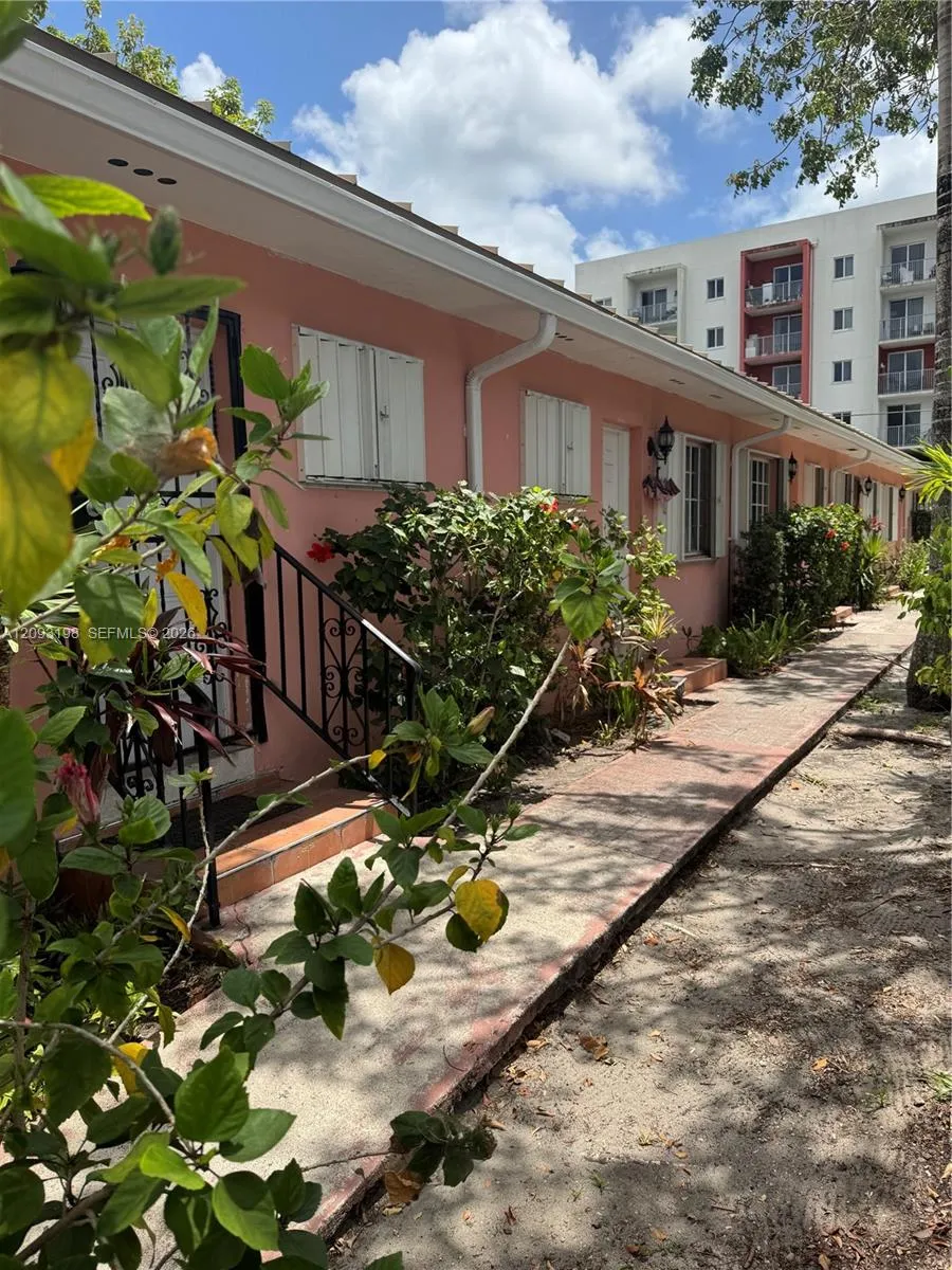 En Renta 1020 SW 5th Street 4, Miami, FL 33130, Miami, FL 33130
