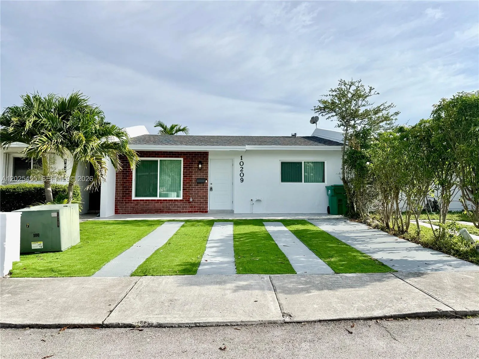 Foto de propiedad en 10209 SW 20th Terrace, Miami, FL 33165 Miami con MLS# 