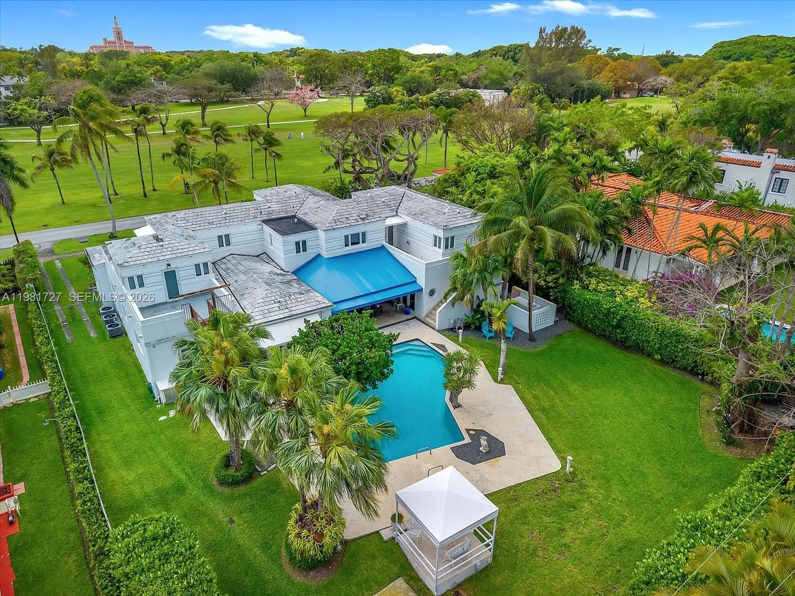 Foto de propiedad en 1021 N Greenway Drive, Coral Gables, FL 33134 Coral Gables con MLS# 