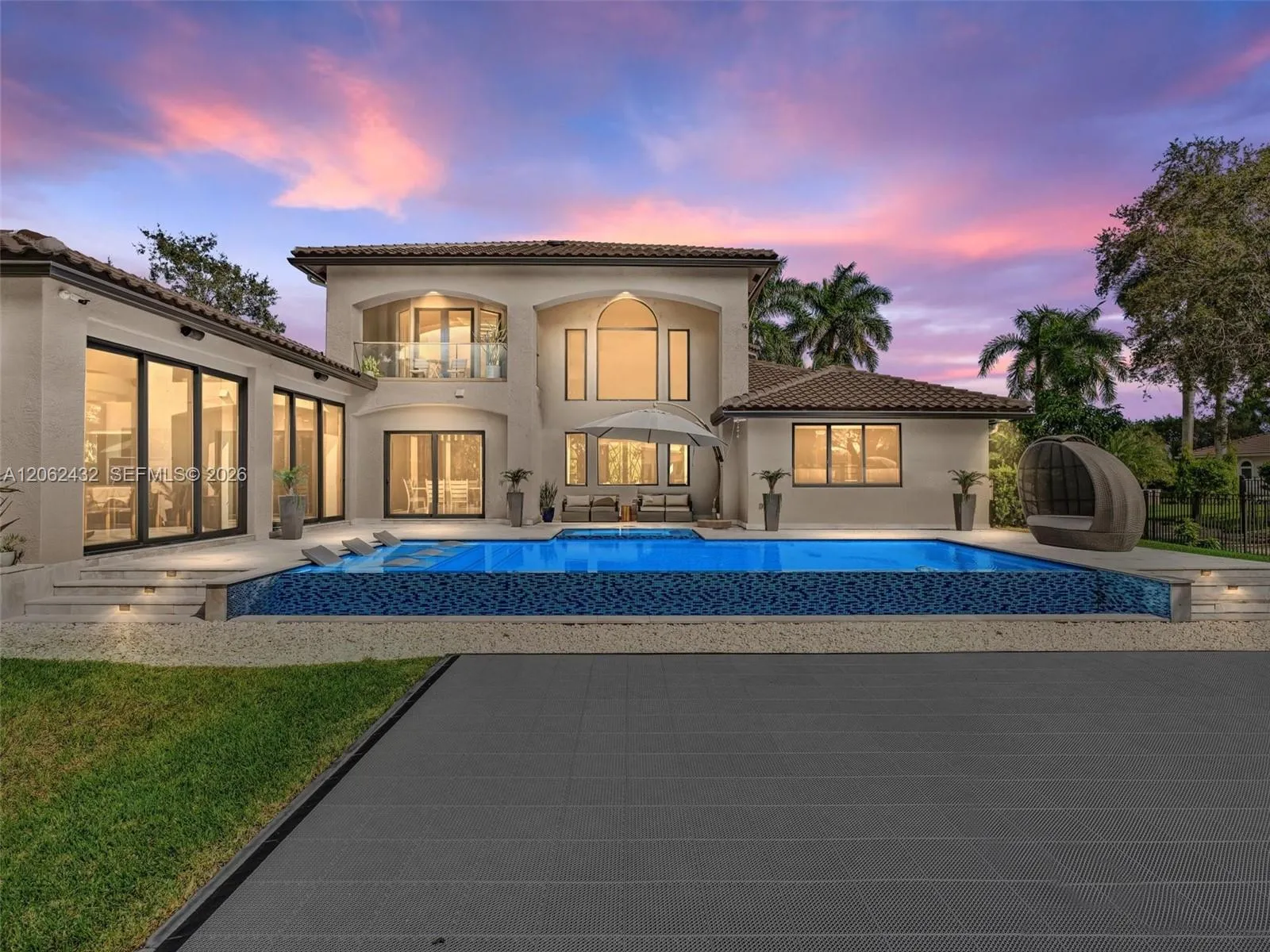 Foto de propiedad en 1021 NW 115th Avenue, Plantation, FL 33323 Plantation con MLS# 