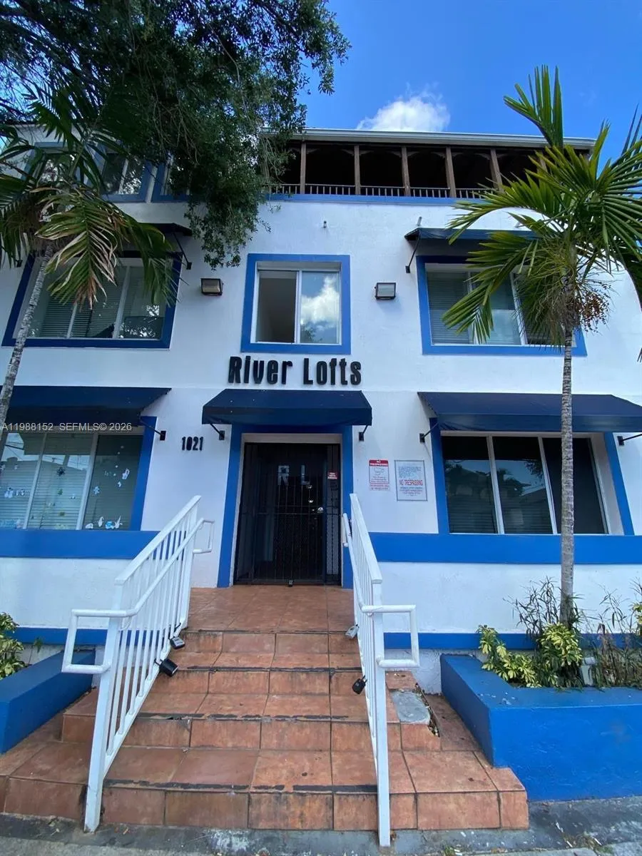 Foto de propiedad en 1021 NW 3rd Street 305, Miami, FL 33128 Miami con MLS# 