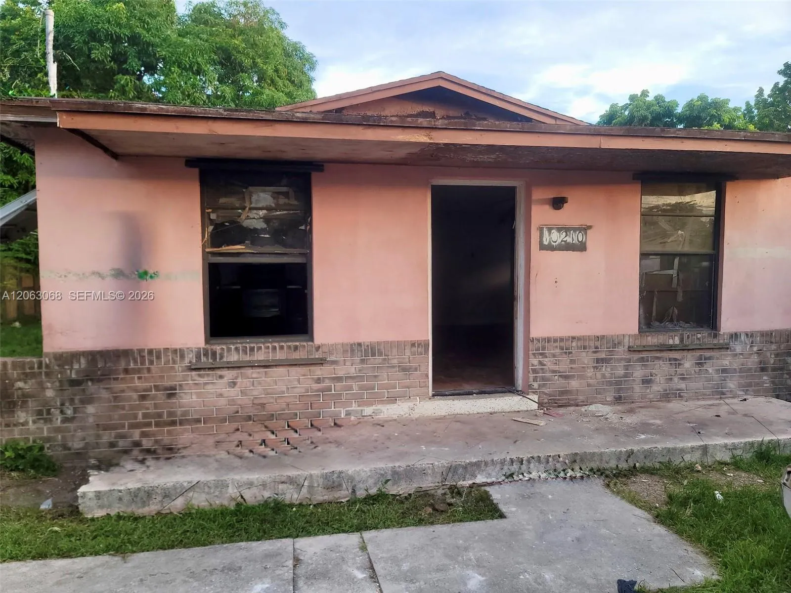 Foto de propiedad en 10210 SW 173rd Street, Miami, FL 33157 Miami con MLS# 