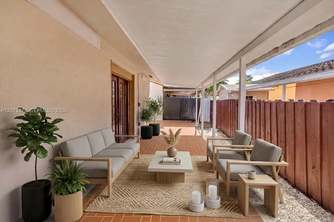 Foto de propiedad en 10212 NW 129th Street, Hialeah Gardens, FL 33018 Hialeah Gardens con MLS# 