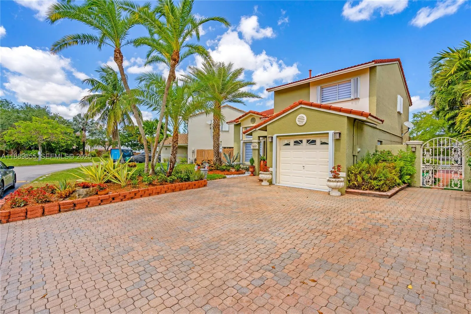 Foto de propiedad en 10213 SW 156th Avenue, Miami, FL 33196 Miami con MLS# 