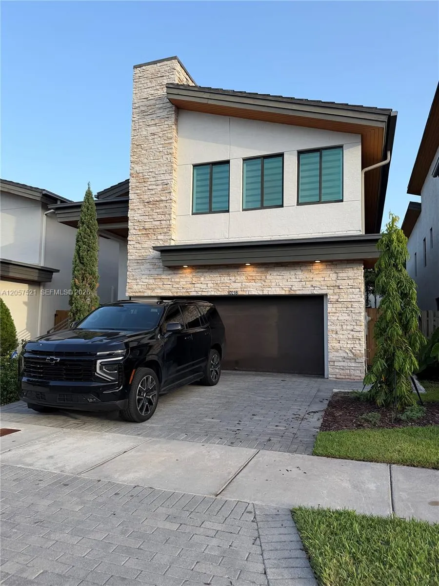 Foto de propiedad en 10218 NW 76th Terrace, Doral, FL 33178 Doral con MLS# 