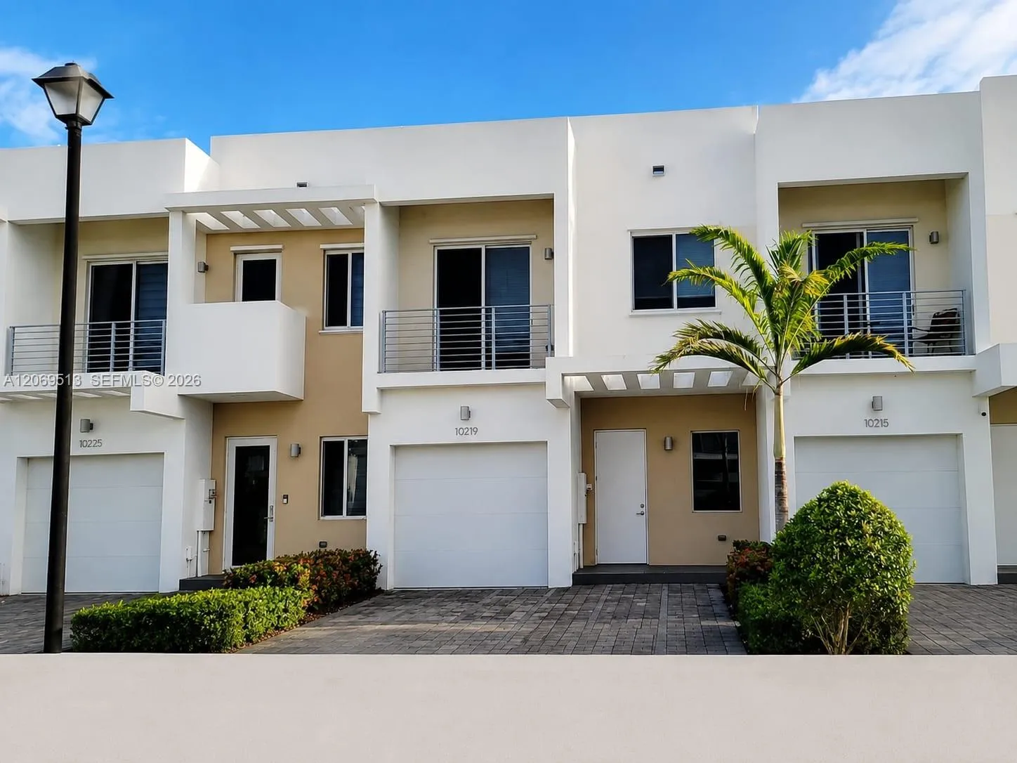 Foto de propiedad en 10219 NW 72nd Terrace, Doral, FL 33178 Doral con MLS# 