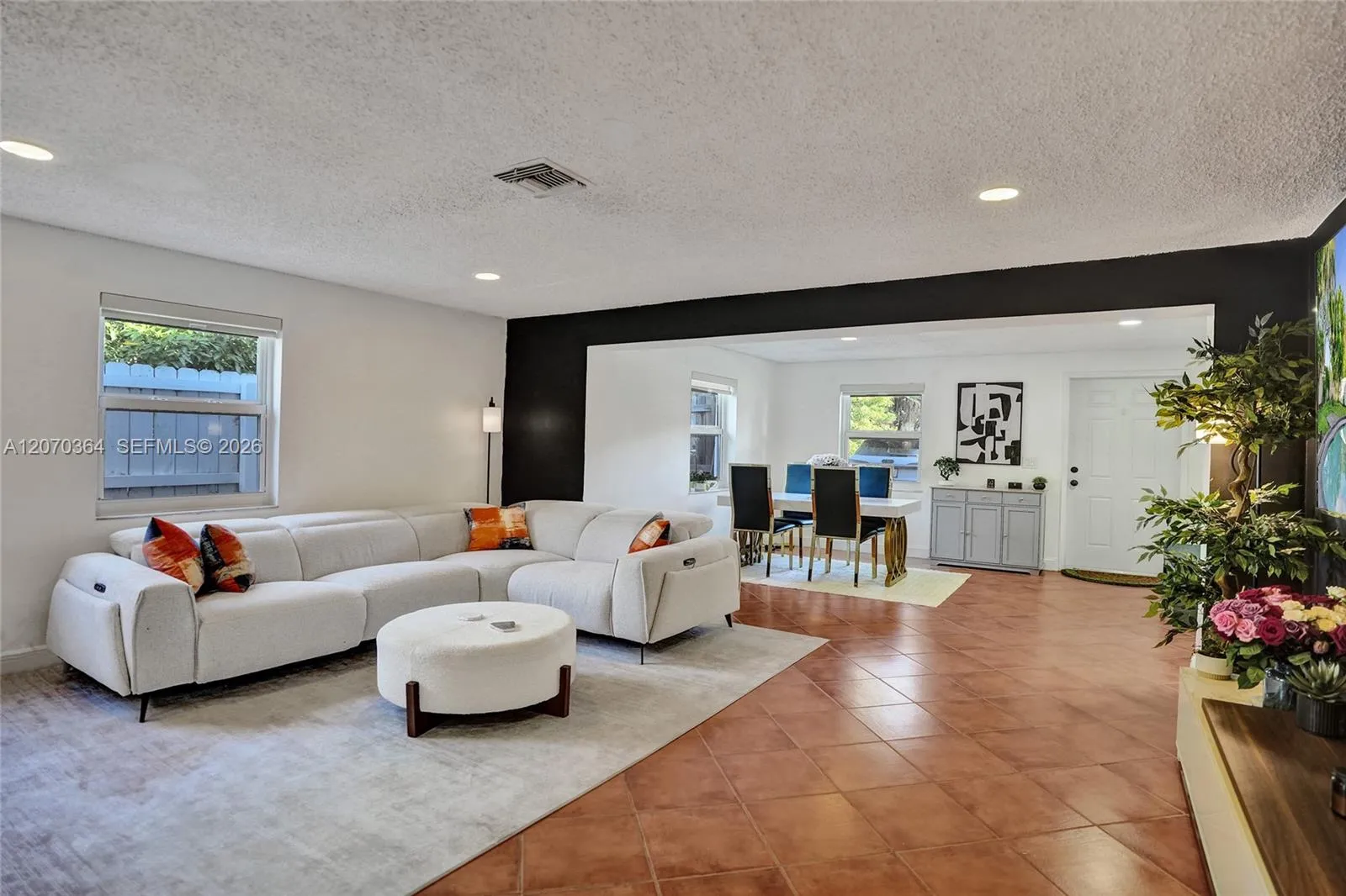 Foto de propiedad en 1022 NE 34th Court, Oakland Park, FL 33334 Oakland Park con MLS# 