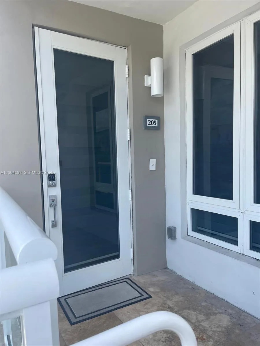 Foto de propiedad en 10220 NW 63rd Terrace 205, Doral, FL 33178 Doral con MLS# 