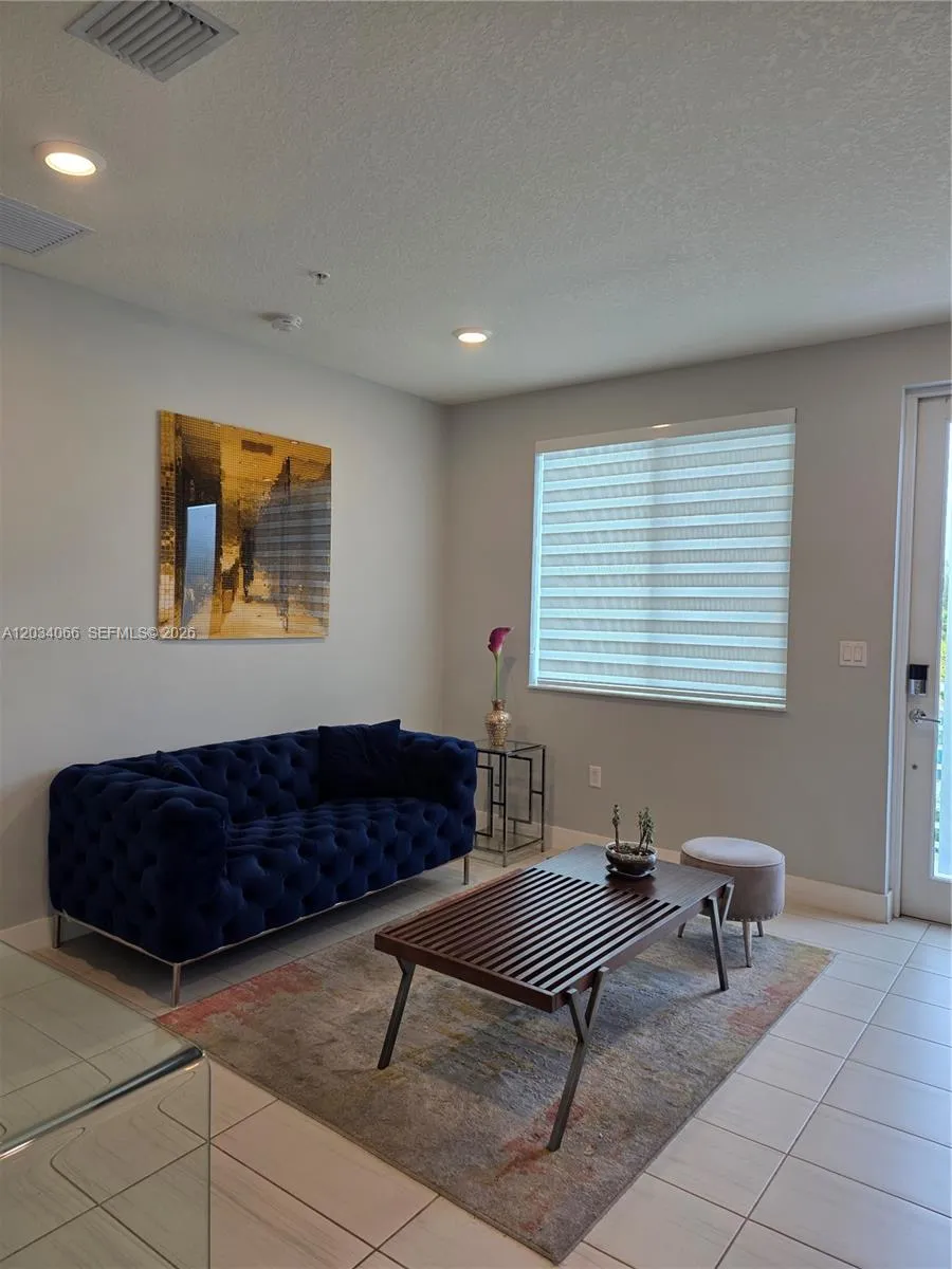 Foto de propiedad en 10222 NW 64th Way 302, Doral, FL 33178 Doral con MLS# 