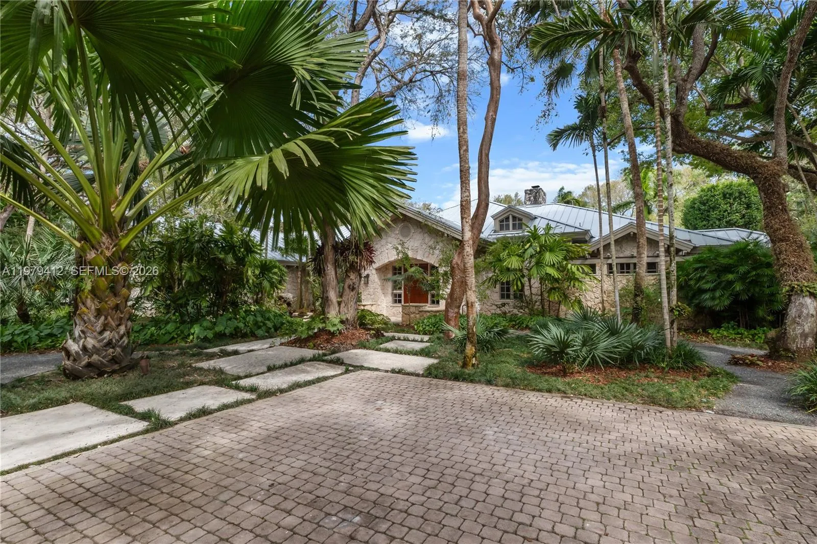 Foto de propiedad en 10225 Coral Creek Road, Coral Gables, FL 33156 Coral Gables con MLS# 