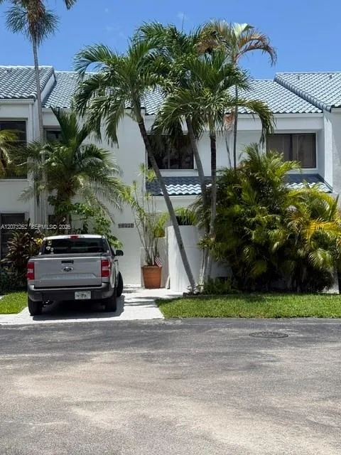 Foto de propiedad en 10225 SW 89th Street, Miami, FL 33176 Miami con MLS# 