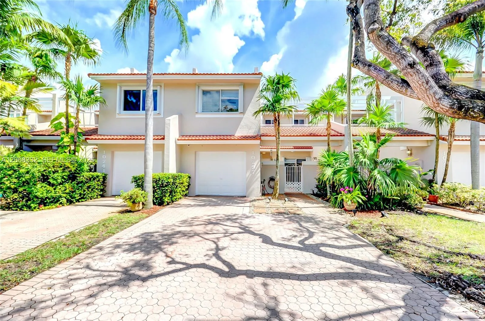 Foto de propiedad en 10237 NW 52nd Lane 10237, Doral, FL 33178 Doral con MLS# 