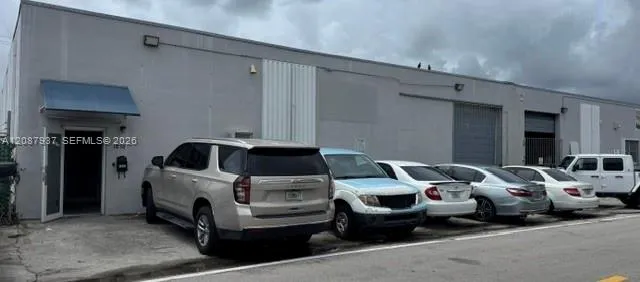Foto de propiedad en 1024 E 24th Street, Hialeah, FL 33013 Hialeah con MLS# 